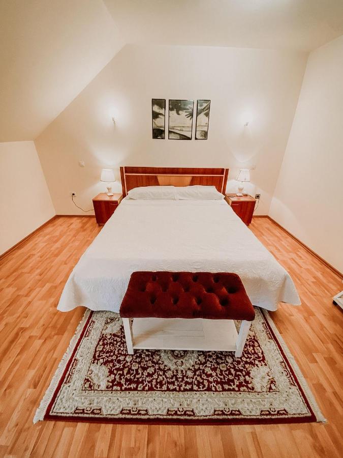 Cosy Bedroom For 2 With Balcony In A Family Villa Turnu Măgurele Exterior photo