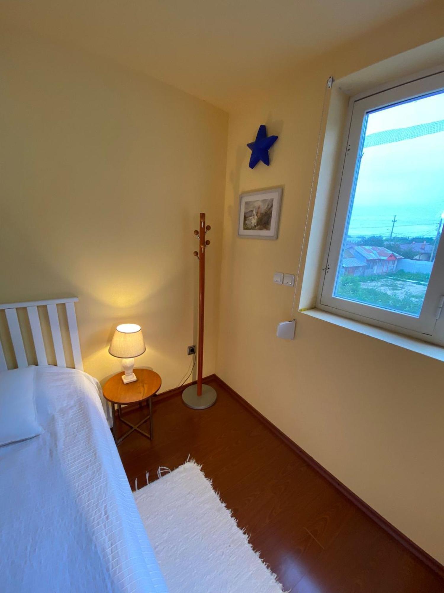 Cosy Bedroom For 2 With Balcony In A Family Villa Turnu Măgurele Exterior photo